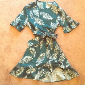 Super cute turquoise green floral print dress.